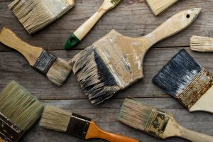 Pinceaux durcis par la peinture : comment leur redonner une seconde vie
